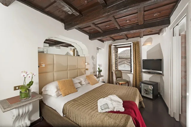 Family Suite, Queen Bed, Sofa, Annex, La Residenza del Sole al Pantheon 1/4