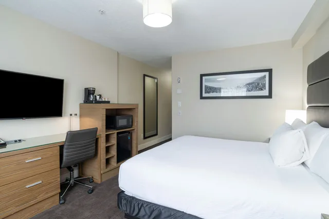 غرفة قياسية بسرير كينج، Sandman Hotel Grande Prairie 2/4