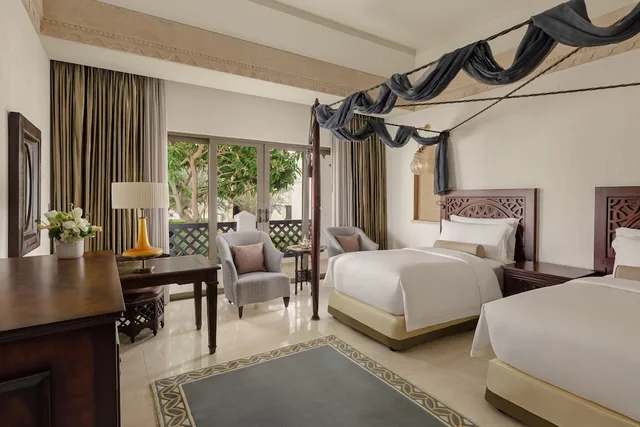 Deluxe, Twin Beds, Resort View، Sharq Village & Spa, a Ritz-Carlton Hotel 2/6