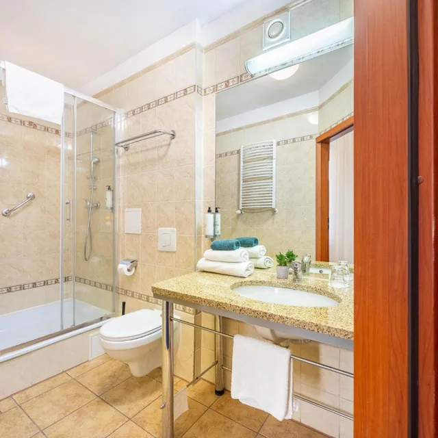 جناح، Hotel Europejski 7/9