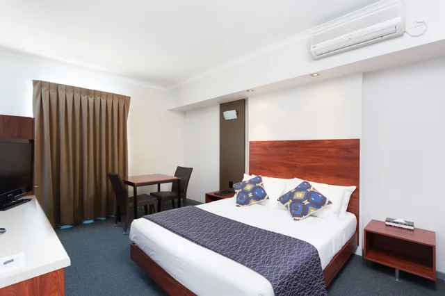 غرفة أساسية بسرير كوين، Rocklea International Motel 1/2