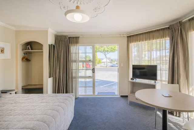 Superior, Studio, Private Pool, Silver Fern Accommodation And Spa 2/4