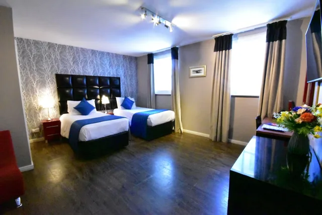 غرفة قياسية بسريرين منفصلين، The Royal Hotel Cardiff 5/10
