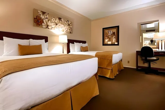 غرفة بسريرين كوين لذوي الإعاقة، Econo Lodge Inn & Suites Vernal near Dinosaur Monument 1/3