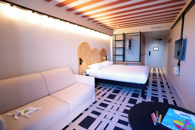 غرفة عائلية بسرير مزدوج مع أريكة، ibis Styles Montauban 4/10