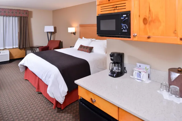 غرفة قياسية بسرير كينج بحوض استحمام لذوي الإعاقة، Best Western Plus Olympic Inn 4/10