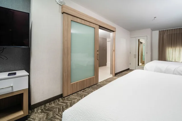 جناح بسريرين كوين مع سرير سحّاب إضافي، SpringHill Suites by Marriott Kenosha 7/10