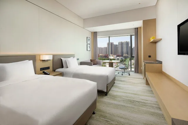 غرفة قياسية بسرير كينج بإطلالة على الحديقة، Holiday Inn Zhengzhou Riverside 2/3