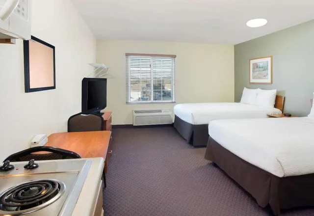 Efficiency, 2 Queen Beds, Smoking، WoodSpring Suites Baton Rouge East I-12 1/1