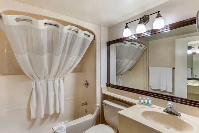 جناح بسرير كوين مع أريكة، Hampton Inn by Hilton Montreal East Anjou 5/7