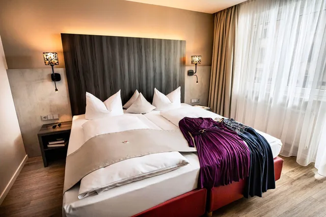 غرفة كومفورت بسرير مزدوج بشرفة، HOTEL ISARTOR 2/3