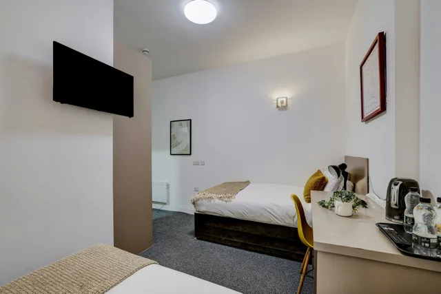 غرفة قياسية ثلاثية، Belvilla Ilford Station Hotel, 4 min from Elizabeth line 3/6