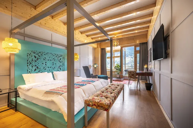 Luxury, King Bed, Mountain View, Balcony, Echor Himalayan Heights Luxe Manali 2/8