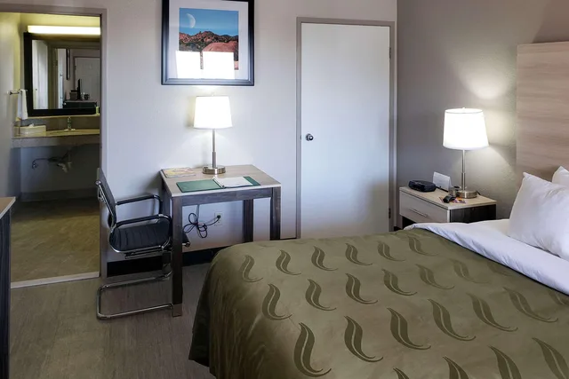 غرفة بسريرين كوين، Quality Inn Airport East El Paso 1/1