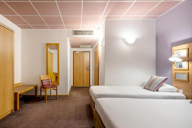 غرفة ثلاثية بسرير مزدوج وسرير فردي، Hotel Campanile Metz Nord - Talange 1/9