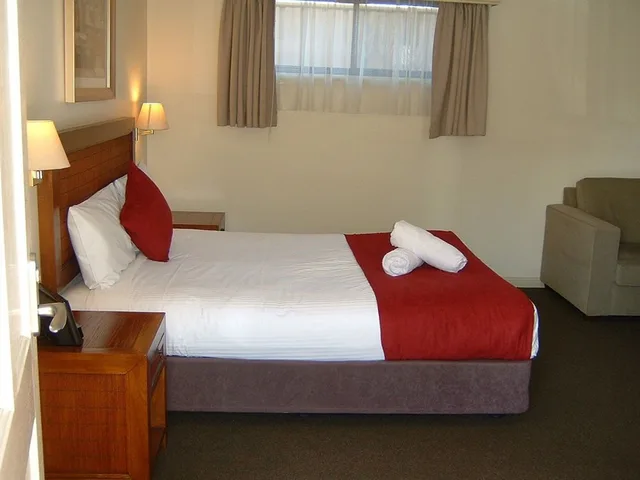 غرفة ديلوكس بسرير كوين بمطبخ صغير، Armidale Pines Motel 1/4