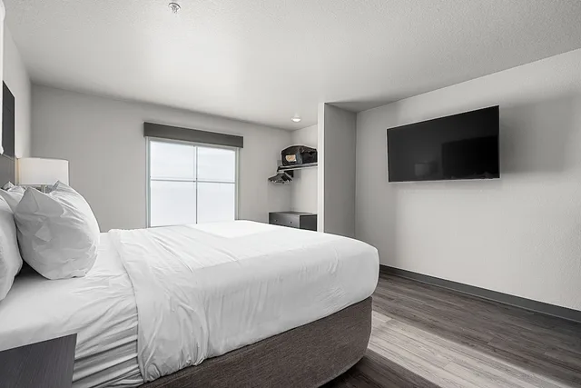 استوديو بسرير كينج مع أريكة، Riverstone Suites - Chippewa Falls 4/5