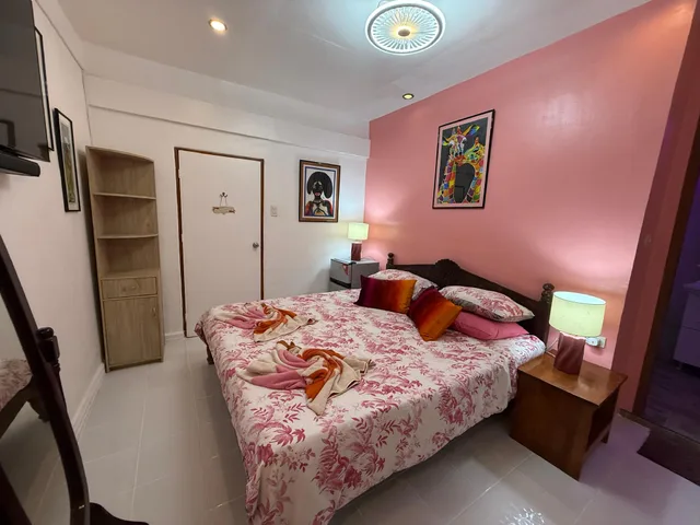 غرفة ديلوكس بسرير كينج بإطلالة على المسبح، Lala Panzi Bed And Breakfast 1/3