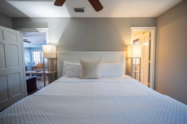 كوخ بسرير كينج وسرير كوين بإطلالة على الشاطئ، Elizabeth Pointe Lodge 3/10