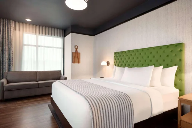 غرفة ديلوكس بسرير كينج، Origin Lexington, a Wyndham Hotel 1/2