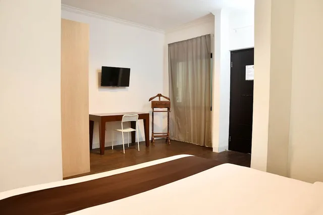 Deluxe Double Room, Tuju Abuserin Syariah 16/19