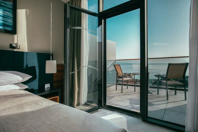 غرفة سوبيريور بإطلالة على البحر بشرفة، Marvie Hotel & Health 4/4