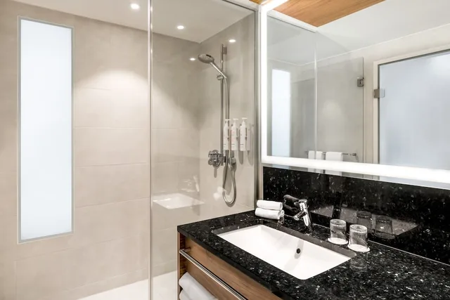 غرفة سوبيريور بسريرين مزدوجين بإطلالة على المتنزه، Vienna Marriott Hotel 6/10