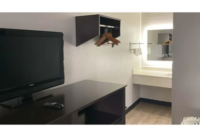 غرفة بسرير كوين، Motel6 Baton Rouge, LA - East - I-12 3/3