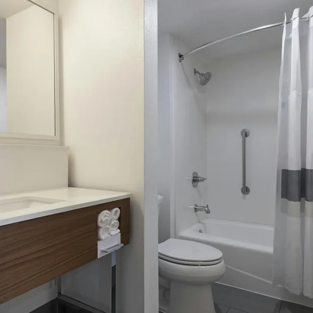 غرفة بسرير كوين مع أريكة لذوي الإعاقة، City Express by Marriott Redmond Airport 3/5