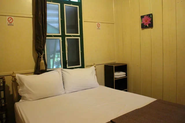 غرفة بحمام مشترك، Samsen Sam Place Hotel 1/3