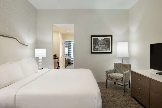 غرفة بسريرين كينج، Embassy Suites Philadelphia Valley Forge 1/3
