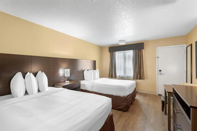 غرفة بسريرين مزدوجين لذوي الإعاقة، Best Western Space Shuttle Inn 5/9