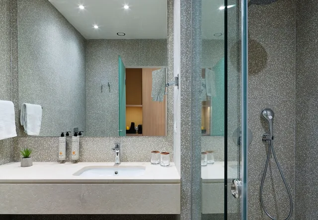غرفة تنفيذية بسريرين منفصلين مع أريكة، Leonardo Kolymbia Resort 3/5