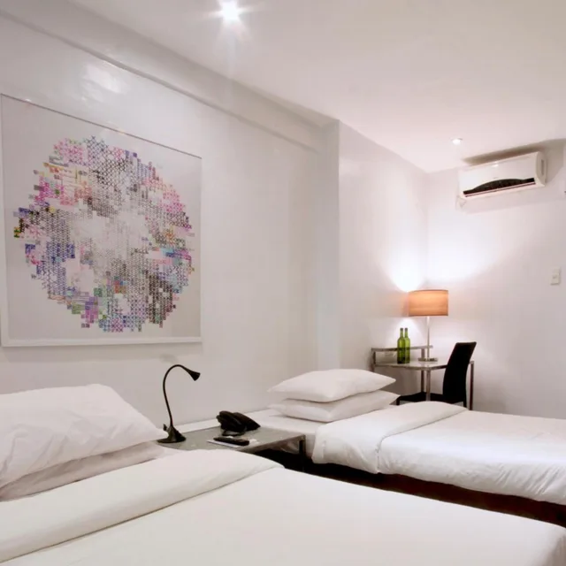 غرفة ثلاثية، Hotel Durban 4/9