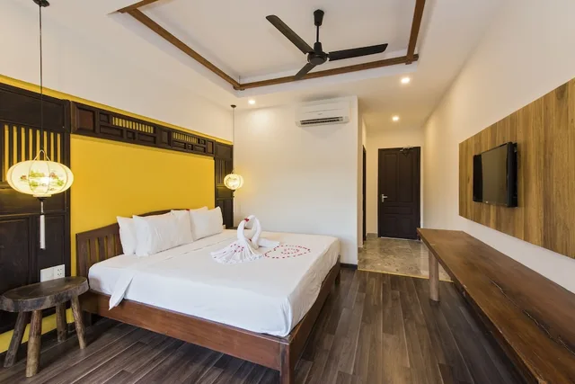 غرفة عائلية بسرير كوين وسريرين منفصلين بشرفة، An Bang Beach Side Boutique Homes & Villa 3/4