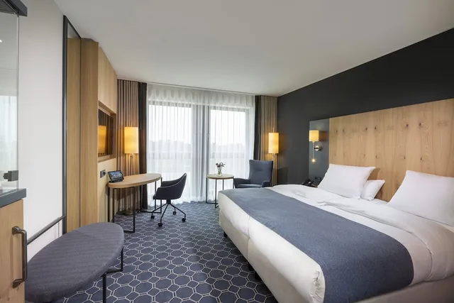 Comfort, Double Bed, Maritim Hotel Ingolstadt 1/4