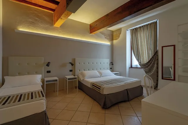 1 Bedroom, Triple, 1 Double and 1 Single Bed, ABC Comfort Hotel Mantua City Centre 1/6