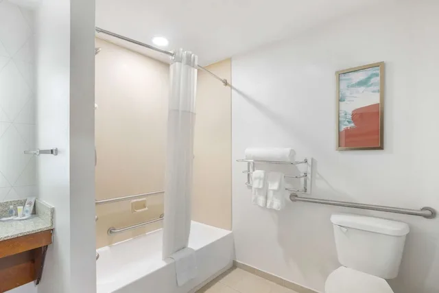 جناح بسريرين كوين، Comfort Suites Bloomsburg, PA 6/6