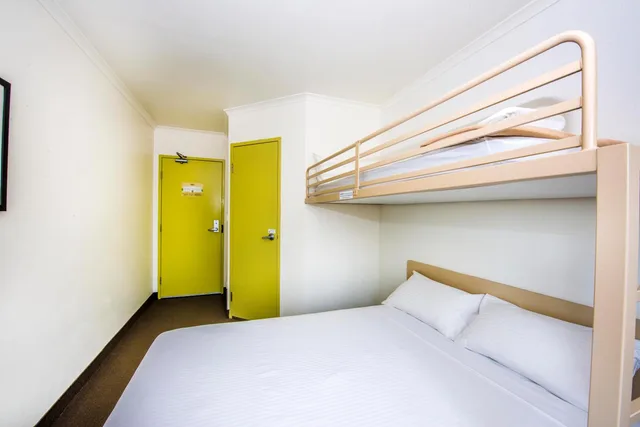 غرفة بسرير بطابقين وسرير كوين، Ibis Budget Coffs Harbour 5/20