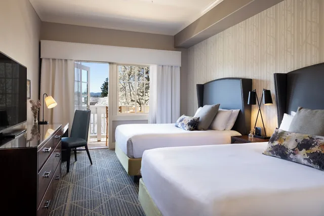 Deluxe, 2 Queen Beds, Village View، River Terrace Inn 2/10