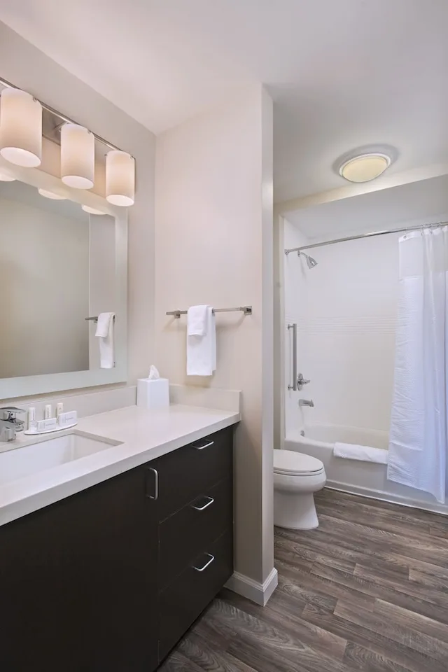 جناح بسرير كينج بغرفة نوم واحدة مع أريكة، Towneplace Suites Slidell 10/10