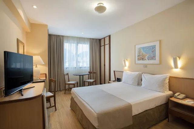 Family, 2 Double and Twin Beds, Windsor Plaza Copacabana 1/5