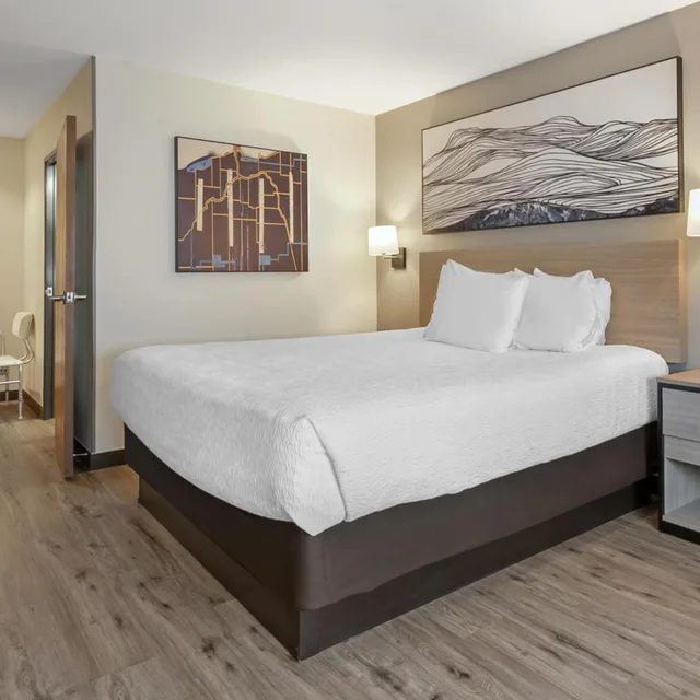غرفة بسرير كينج بحوض استحمام لذوي الإعاقة، Best Western Plus Meridian 2/4