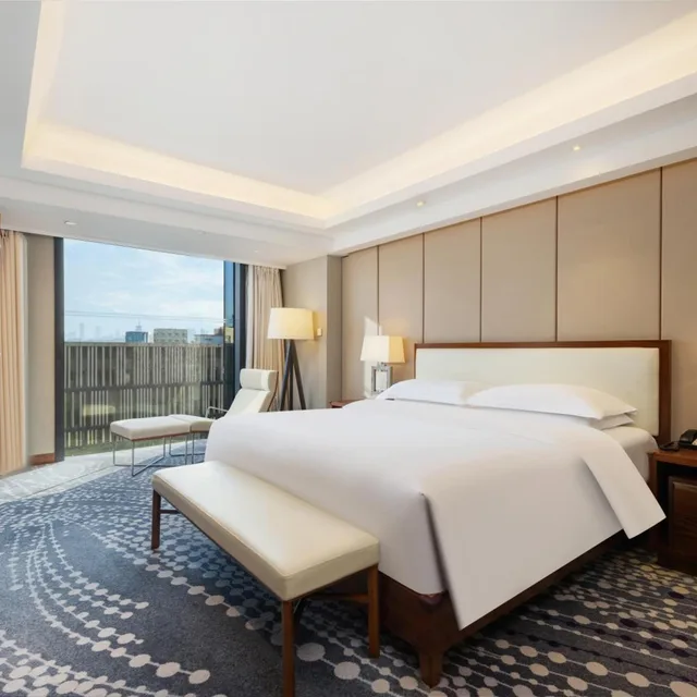 جناح بسرير كينج بغرفتي نوم مع دخول صالة النادي، Intercontinental Jinan City Center Formerly Crowne Plaza Jinan City Center 2/6