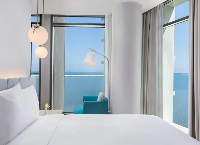 جناح بسرير كينج بإطلالة على المدينة، voco Muscat Al Mouj by IHG 2/3