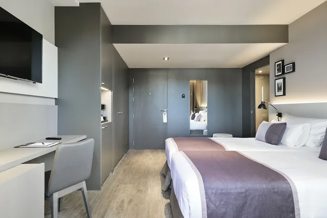 غرفة بزنس بسريرين منفصلين بشرفة، Hotel Upper Diagonal 2/4