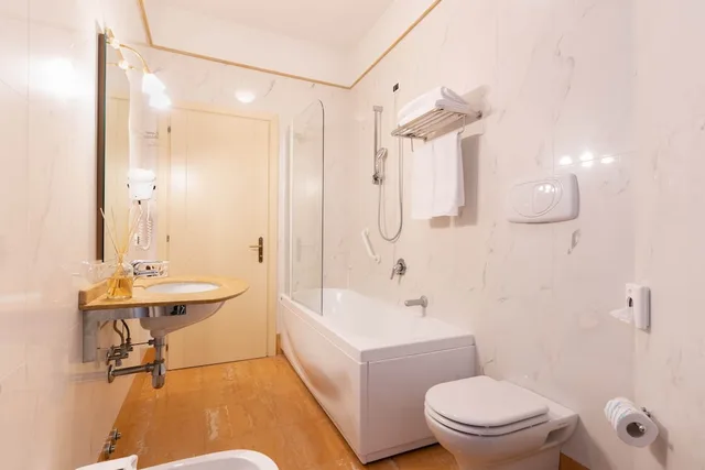 غرفة سوبيريور بسرير كوين مع أريكة، Antico Hotel Alle Acque 4/6