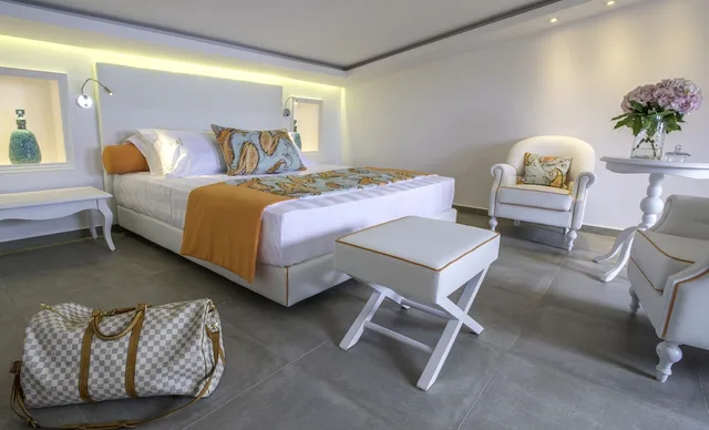 إقامة بسرير كوين بغرفتي نوم مع أريكة بمسبح خاص، Avaton Luxury Beach Resort - Relais and Chateaux 1/5