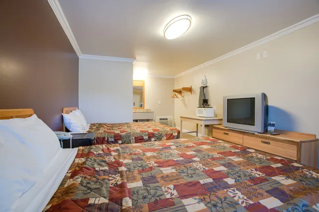 غرفة قياسية بسريرين كوين، Abby S Anaheimer Inn 4/7