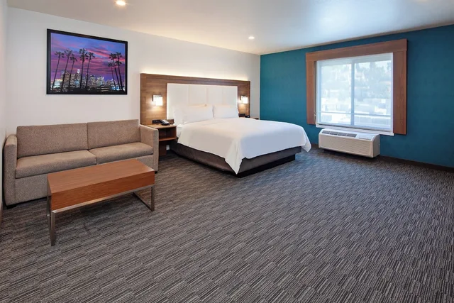 Suite, King Bed, Extra Floor Space، Holiday Inn Express Hollywood Walk of Fame An Ihg Hotel 1/10